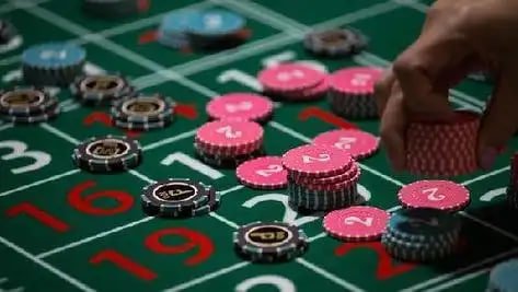 711jl Live Casino baccarat table with real dealer on mobile for Filipino players